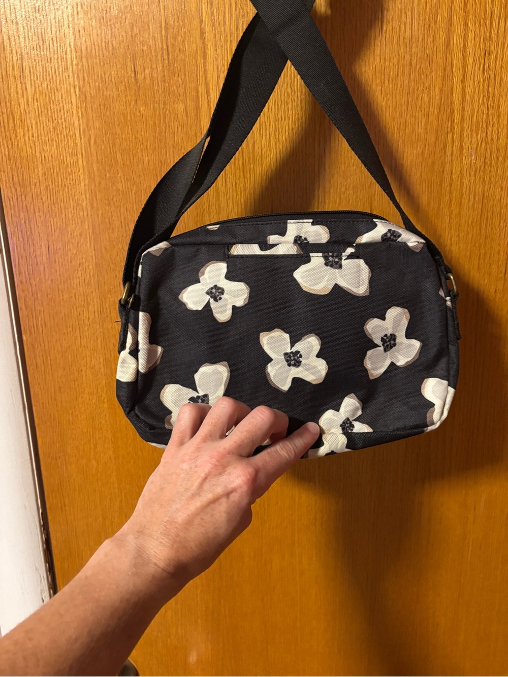Thirty One Cross-Body Purse - Picture 4 of 4